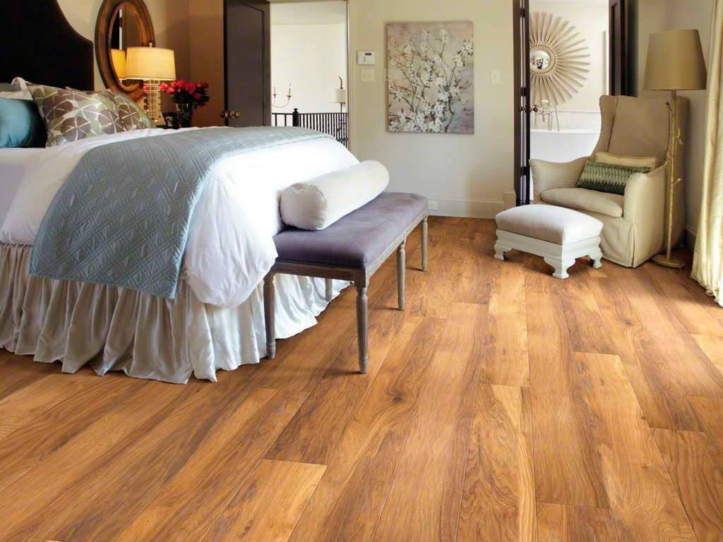 Maderas Farnós habitación con suelo en madera