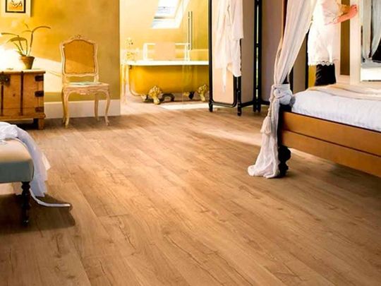 suelo interior en madera